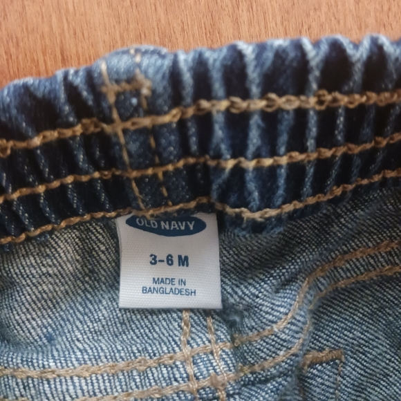 Old Navy Infant Size 3-6M Jeans with sewn on Flowers - Picture 2 of 2